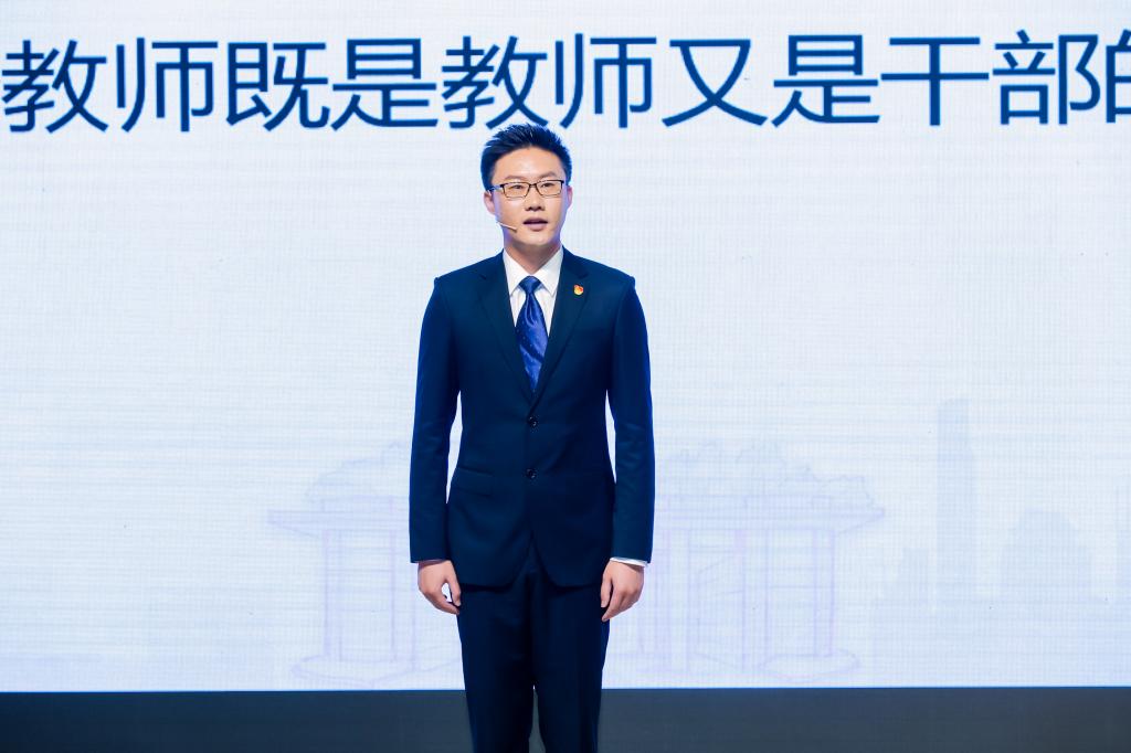 外國語學院輔導員劉佳煊 外國語學院輔導員劉佳煊